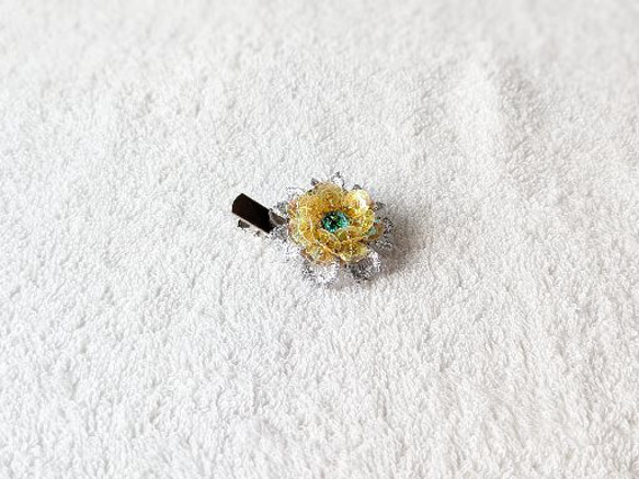 ブローチ　お花　ビーズ刺繍 5枚目の画像