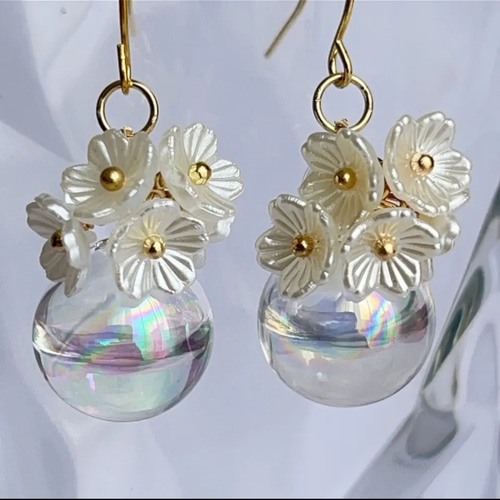 水入りガラスドームとフラワーのピアス イヤリング ピアス