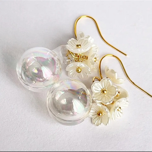 水入りガラスドームとフラワーのピアス イヤリング ピアス