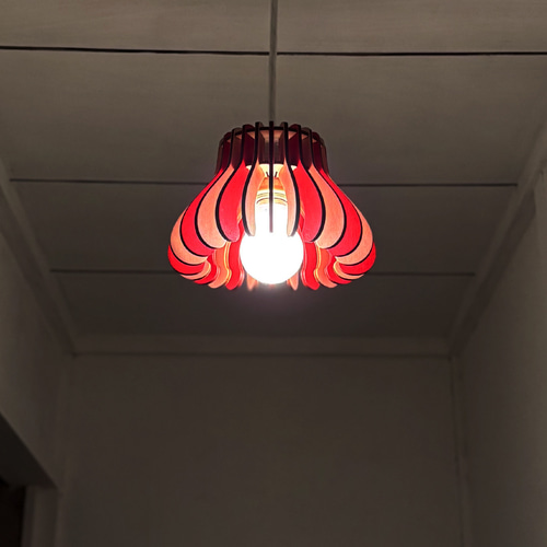 木製ペンダントライト「ミニマッシュ（チェリーレッド）」｜北欧