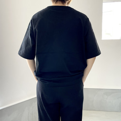 『2023リサイズ』【ユニセックス】レザーパッチ&リベット付 ビッグシルエットTシャツ【ブラック】 6枚目の画像
