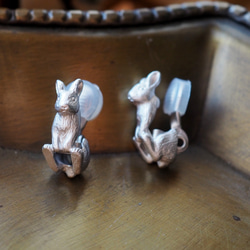 兔子耳環一隻耳朵荷蘭矮人啞光銀 第4張的照片