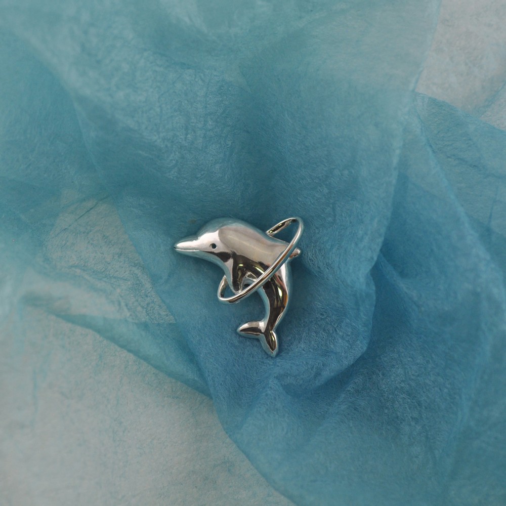 イルカ のブローチ　SILVER925