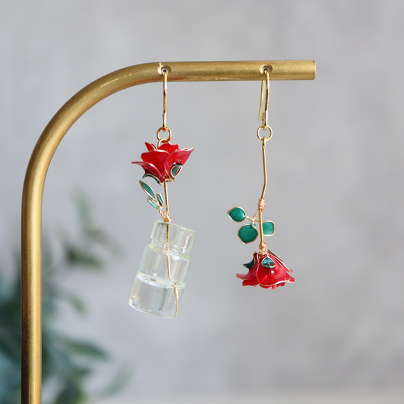 一輪挿し✾ミニバラのピアス/イヤリング ピアス（フック・チェーン 