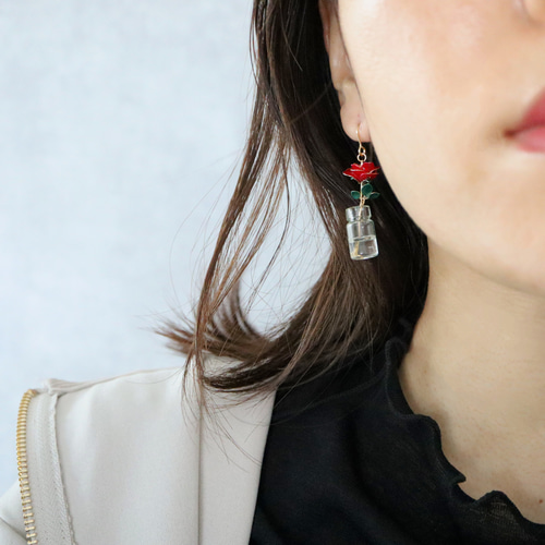 一輪挿し✾ミニバラのピアス/イヤリング ピアス（フック・チェーン 