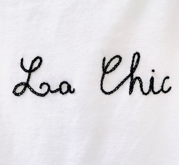 ”La Chic"フロント刺繍Tシャツ　ブラック　Mサイズ 2枚目の画像