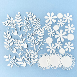 真っ白な葉っぱとお花とレースペーパー〜クラフトパンチ　カッティングダイ　リーフ 2枚目の画像