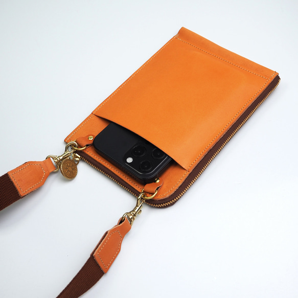 L型拉鍊智慧型手機小包（油皮米色）迷你單肩包牛皮 第7張的照片