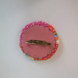 手織ブローチ(裂き織りピンク色、綿麻) 3枚目の画像