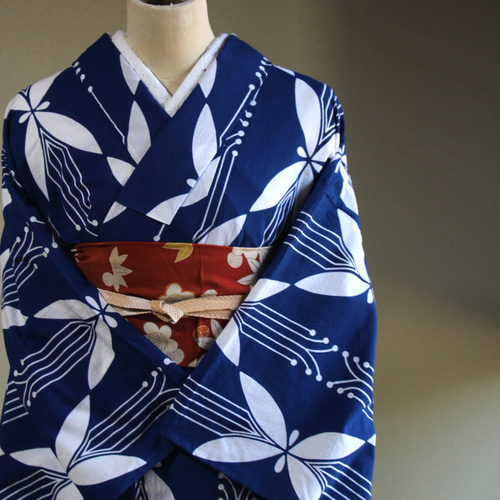 手染め型染浴衣 青 レトロなパターンの蝶モチーフがモダンで個性