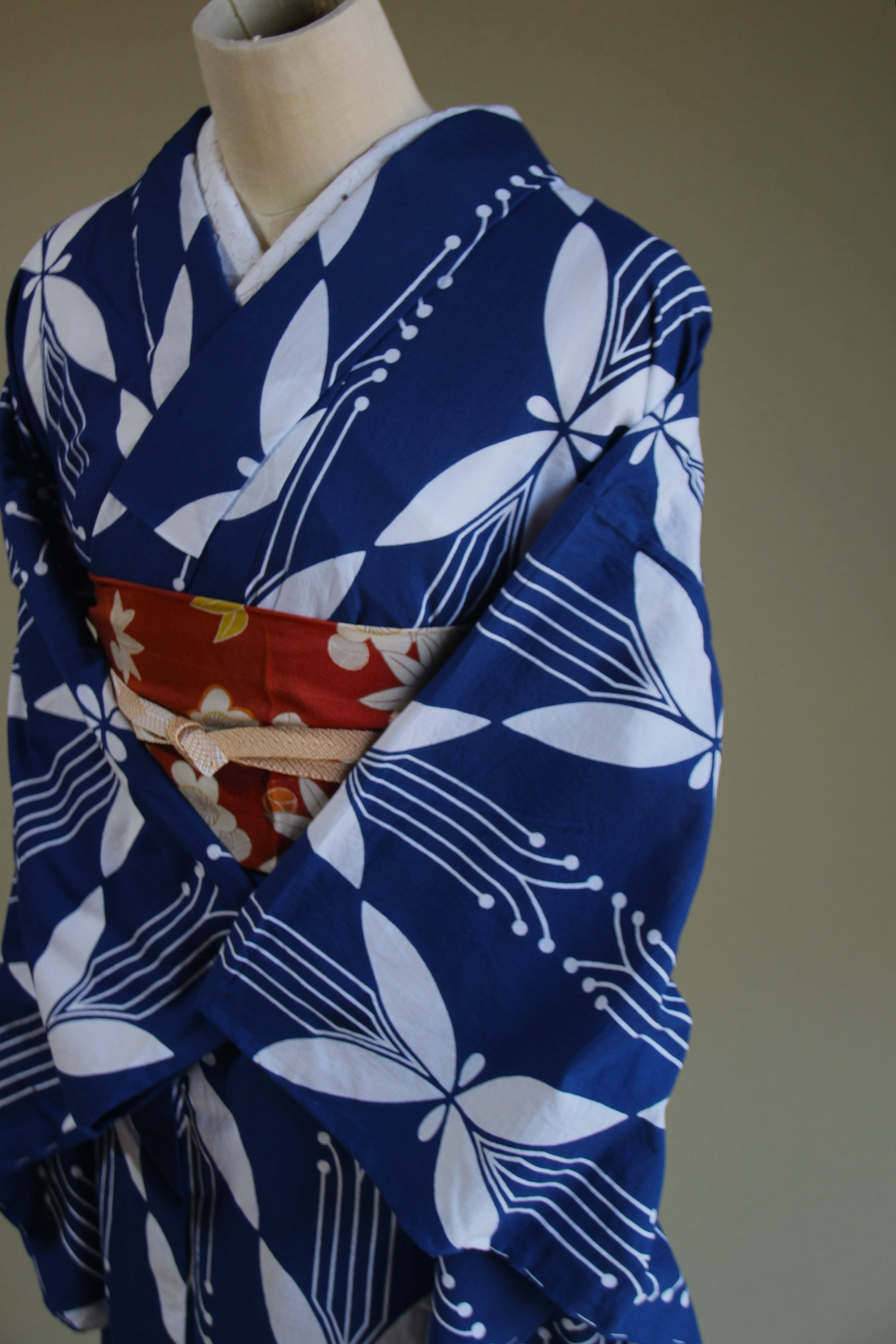 超美品　綿　コーマ　本染浴衣　着物　夏物　151㎝　蝶　紺　白　アンティーク 未使用品 綿 コーマ地 浴衣 着物 夏物 156濃紺 蝶 単色 水前