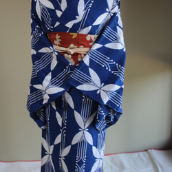 手染め型染浴衣　青　レトロなパターンの蝶モチーフがモダンで個性的　トールサイズお袖ロング　裄67.5ｃｍ　木綿 9枚目の画像