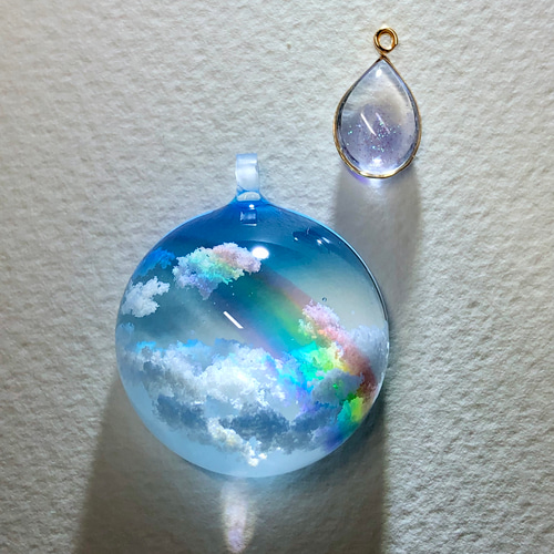空レジン-空に掛かった虹 キーホルダー 春/透明感/プレゼント/雲