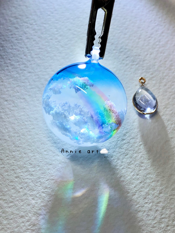 空レジン-空に掛かった虹 キーホルダー 春/透明感/プレゼント/雲