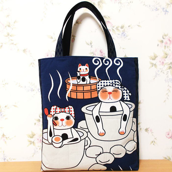 和柄 大きめトートバッグ いい湯だな♪ 露天風呂 招き猫 ハンドメイド ショルダーバッグ エコバッグ 帆布 にゃんこ 3枚目の画像