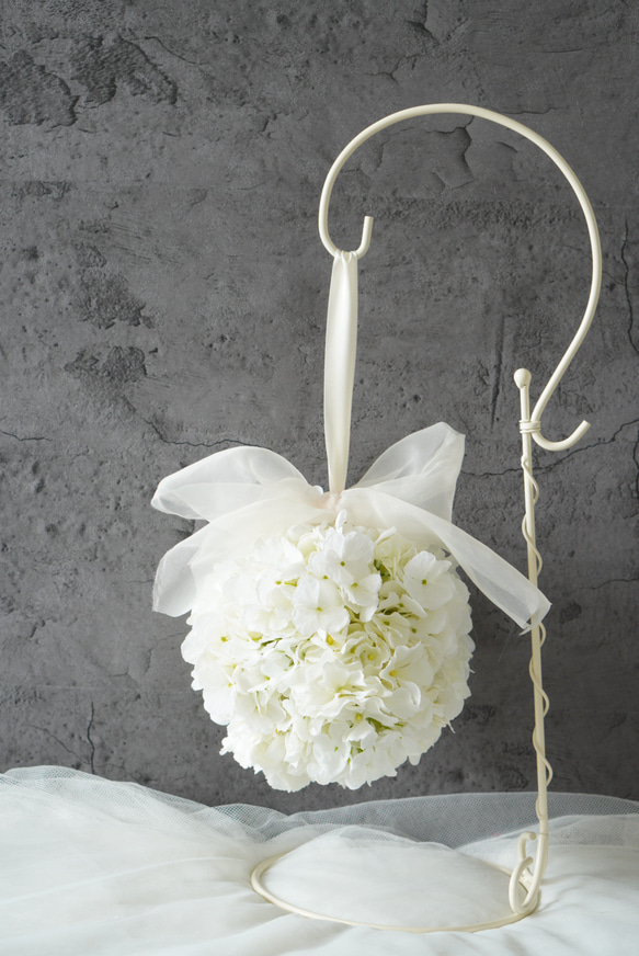 真っ白な紫陽花　ボールブーケ　ウェディングブーケ 