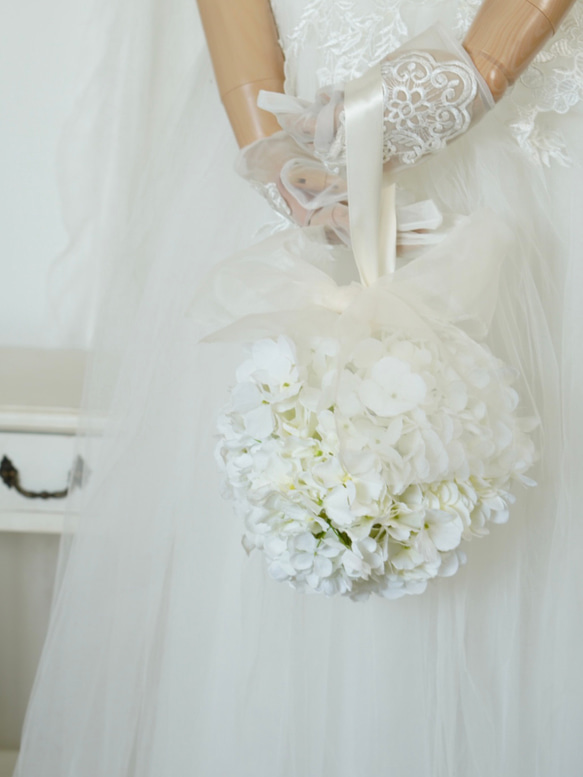 真っ白な紫陽花　ボールブーケ　ウェディングブーケ 