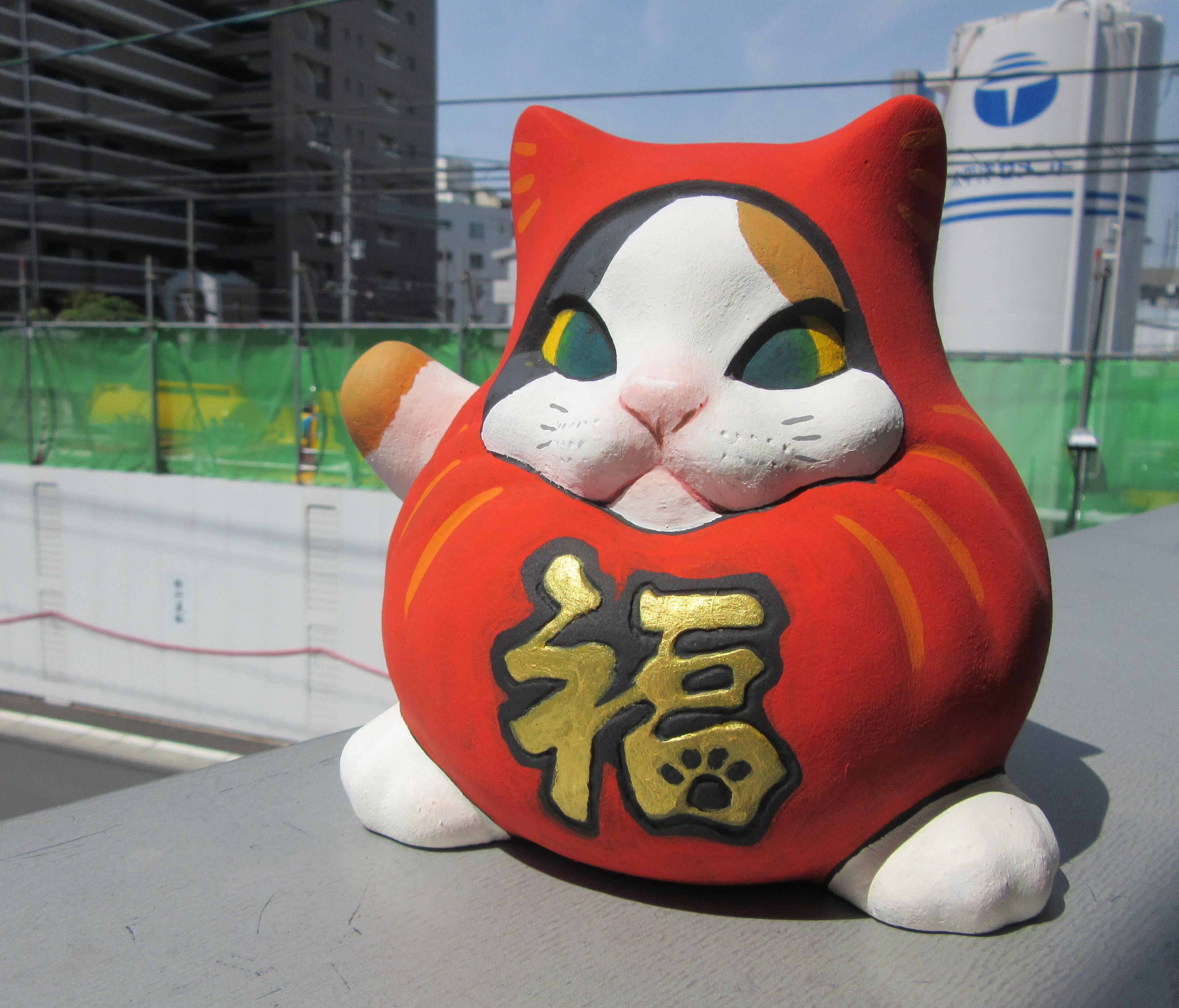 だるま屋るもん　三毛猫・右手