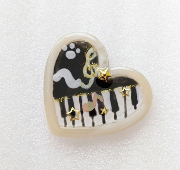 ◆猫のしっぽアートとピアノ　〜鍵盤〜　ハンドメイド帯留め 3枚目の画像