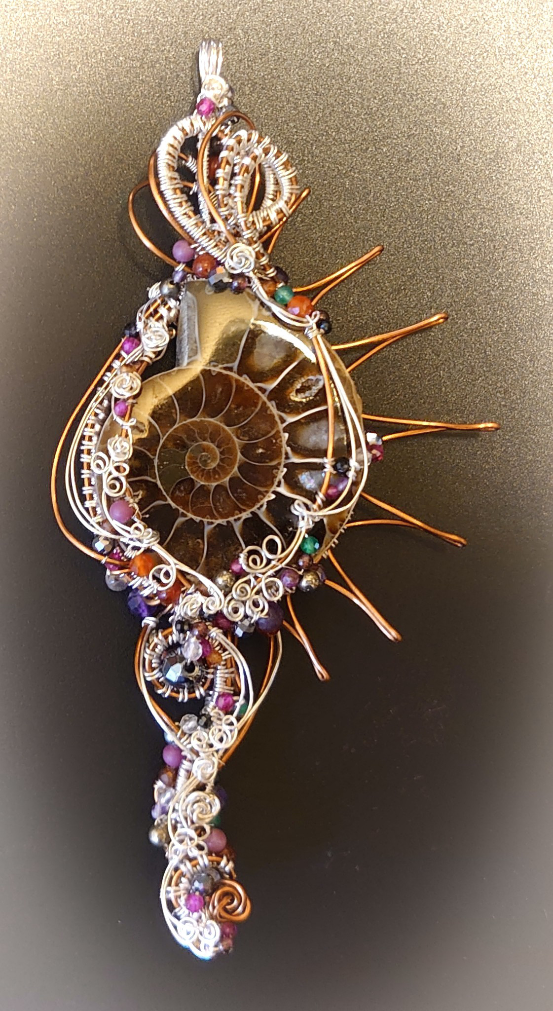 大きなアンモナイト　ワイヤーアート・ペンダント