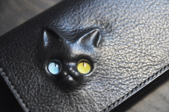 黒猫の長財布（表革：VACCHETTA800、仮セット猫目：オッドeyes）約248ｇ 猫目選べます♪ 2枚目の画像
