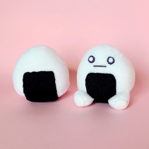おにぎり型ぬいぐるみ 約30cm 楽天市場】おにうめ ぬいぐるみ おにぎり型ポーチ 9284 ティーズ