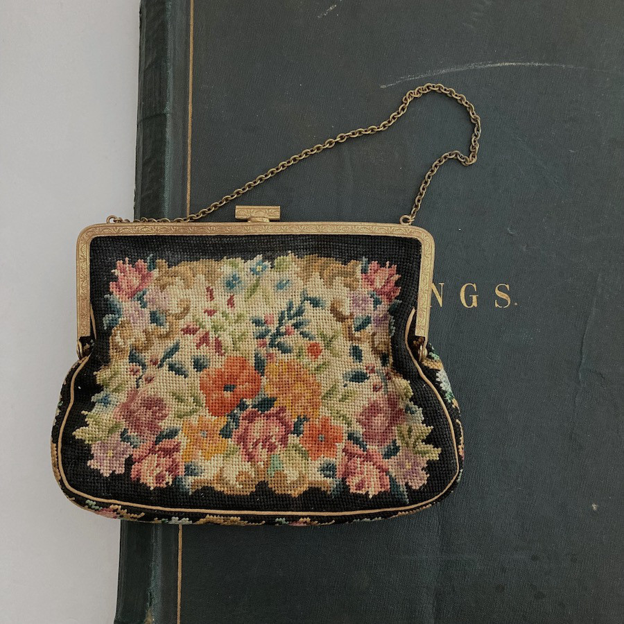 新品未使用 プチポアン刺繍 パーティーバック 夕暮れ 赦す 新品未使用 プチポアン刺繍 パーティーバック 夕暮れ 赦す