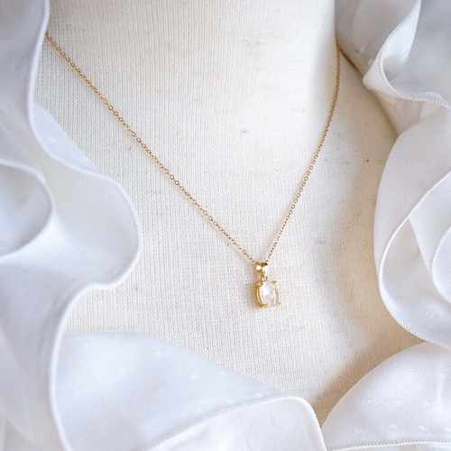 K18GP ムーンストーン ゴールド ペンダント チャーム 天然石 ~ 月の石