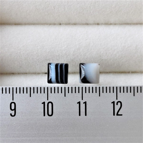 再入荷】6mm ◼ストライプオニキス◼ スクエアカボションピアス 