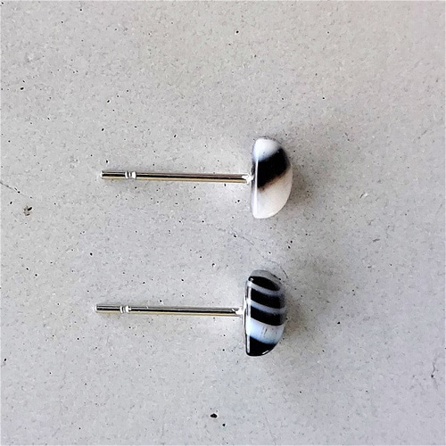 再入荷】6mm ◼ストライプオニキス◼ スクエアカボションピアス 