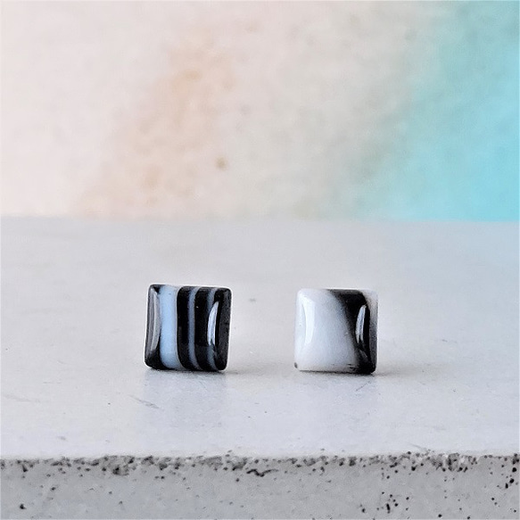 再入荷】6mm ◼ストライプオニキス◼ スクエアカボションピアス 