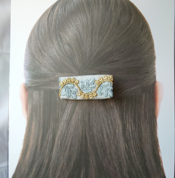 水色のインド刺繍リボンのヘアクリップ（金具5.5センチ） 2枚目の画像