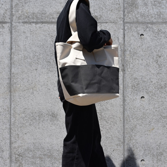 CLOUCHY SHOULDER BAG（キナリ×チャコール/グレー） 16枚目の画像