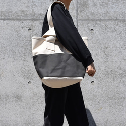 CLOUCHY SHOULDER BAG（キナリ×チャコール/グレー） 17枚目の画像