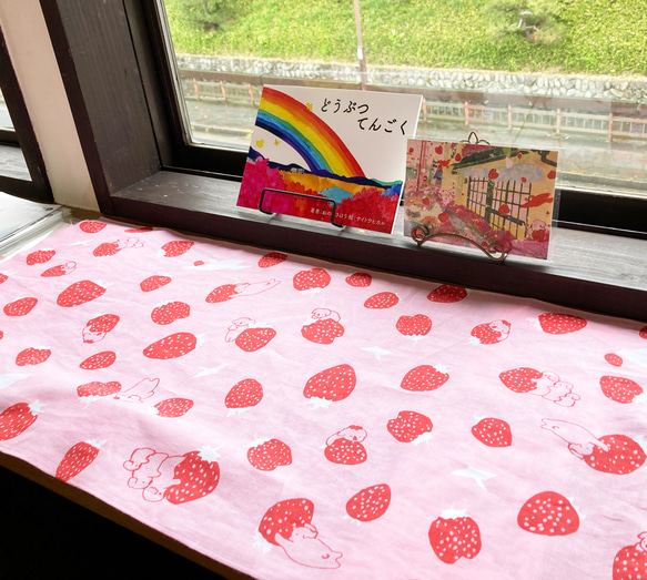 とちおとめの降る空　オリジナル手拭い　ストロベリーピンク　使い方の紙付き　日本製 3枚目の画像