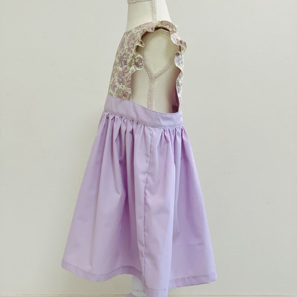 リバティ　クレアドルーン　子供服　26㎝ドール　お揃い　花柄　エプロンワンピース　パープル 8枚目の画像
