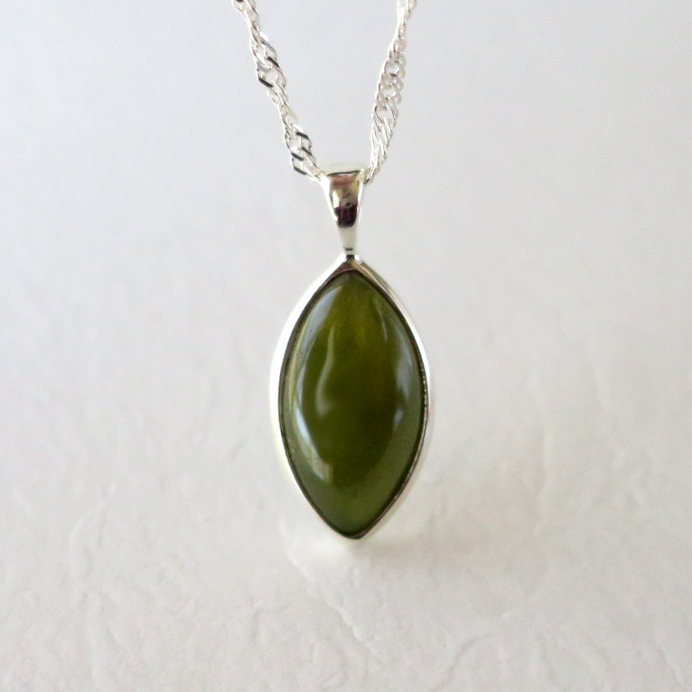 ベスビアナイト（アイドクレース）天然石 SVペンダント-b Idocrase