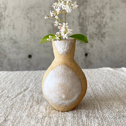 花器　壺 花器 壺 土器のような器に白い丸 一輪挿し・花瓶・花器 ひとつだけ