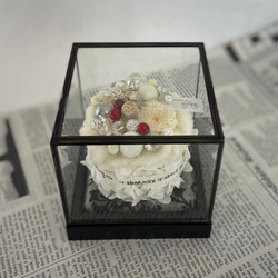 ガラスBOX入りホワイトケーキ 3枚目の画像