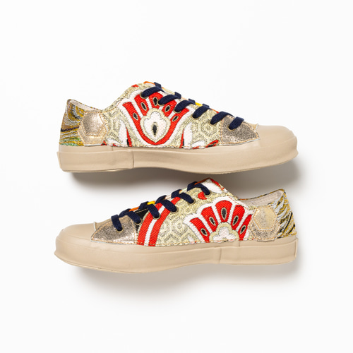 和柄　着物風スニーカー　　24センチくらい 着物がハキモノに！ 柄や色合いが異なる「TOKYO KIMONO SHOES