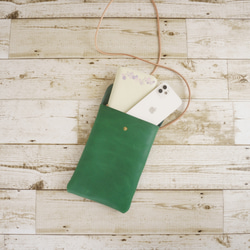 長財布とスマホが余裕で入るサコッシュ ショルダー斜め掛けタイプ 縦型 グリーン  Phone Leather Pouch 4枚目の画像
