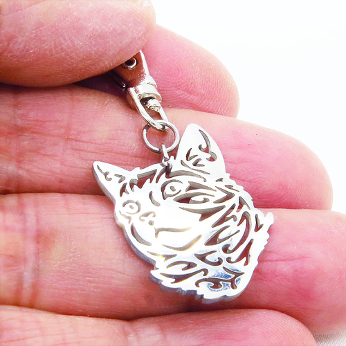 再販×4】シルバーカラー リアルな猫フェイスモチーフのキーホルダー