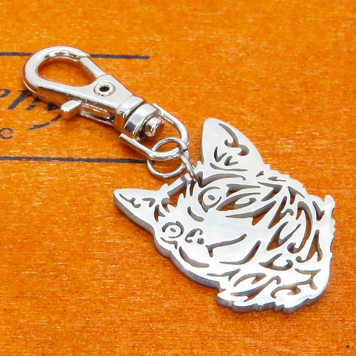 再販×4】シルバーカラー リアルな猫フェイスモチーフのキーホルダー