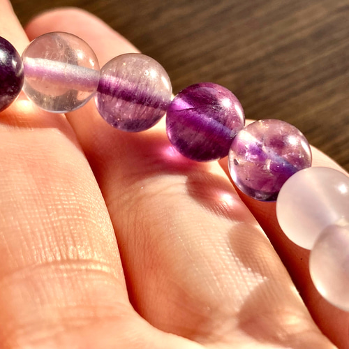 パープルフローライト(約8mm玉)の天然石ブレスレット