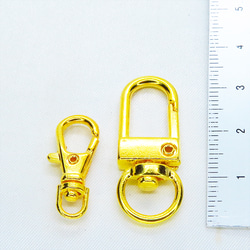 【再販×3】ゴールドカラー リアルな猫フェイスモチーフのキーホルダー ダイカット ステンレス 金具変更可 10枚目の画像