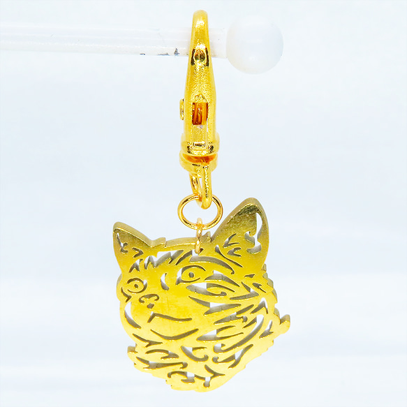 【再販×3】ゴールドカラー リアルな猫フェイスモチーフのキーホルダー ダイカット ステンレス 金具変更可 5枚目の画像