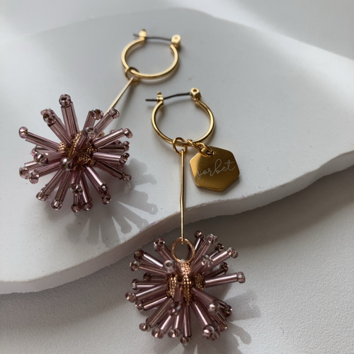 Splash flower hoop ∴ ポンポンフラワーのフープ チタンピアス 花火 