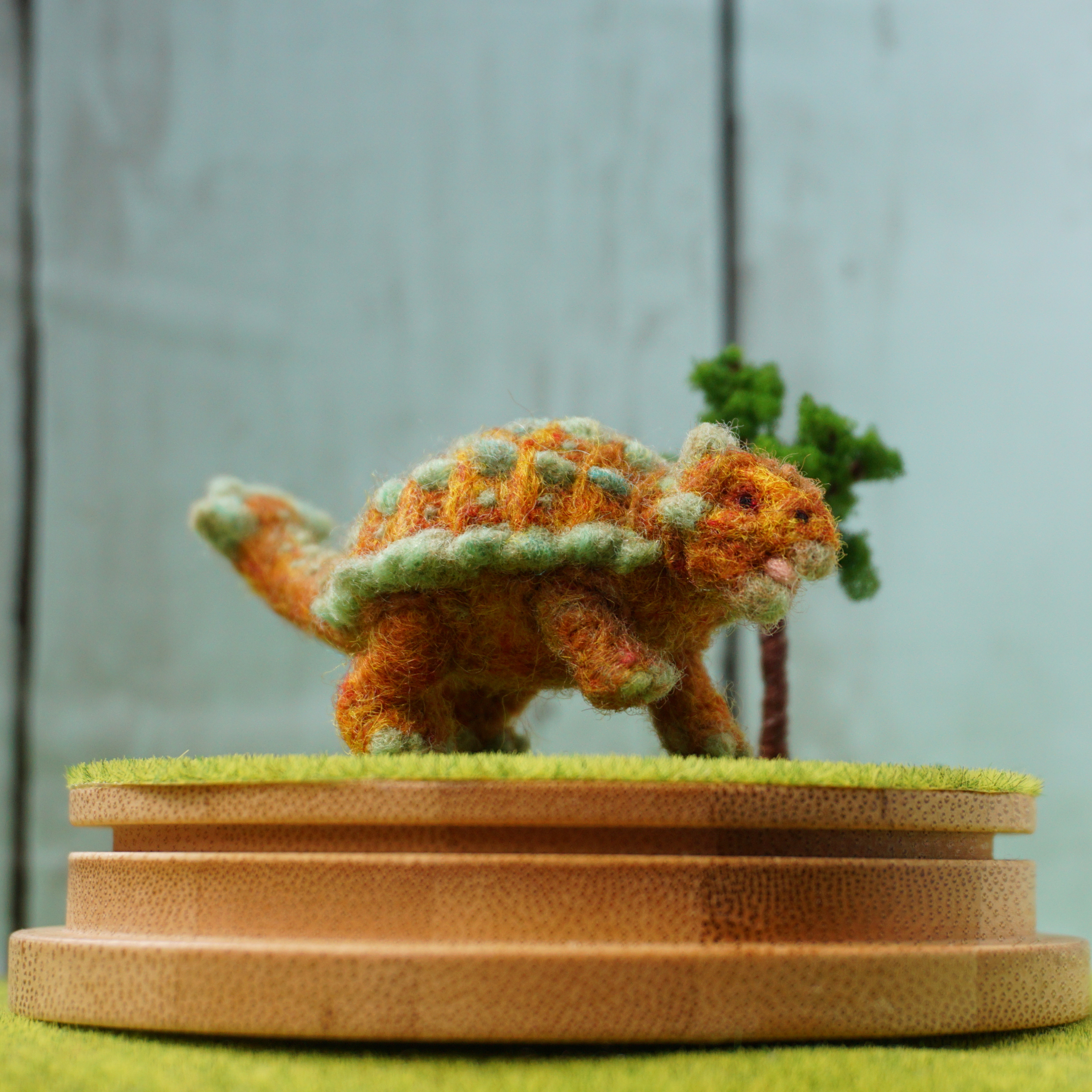 【受注制作作品】フェルティングpetit彫刻「A drop of water」（アンキロサウルス）