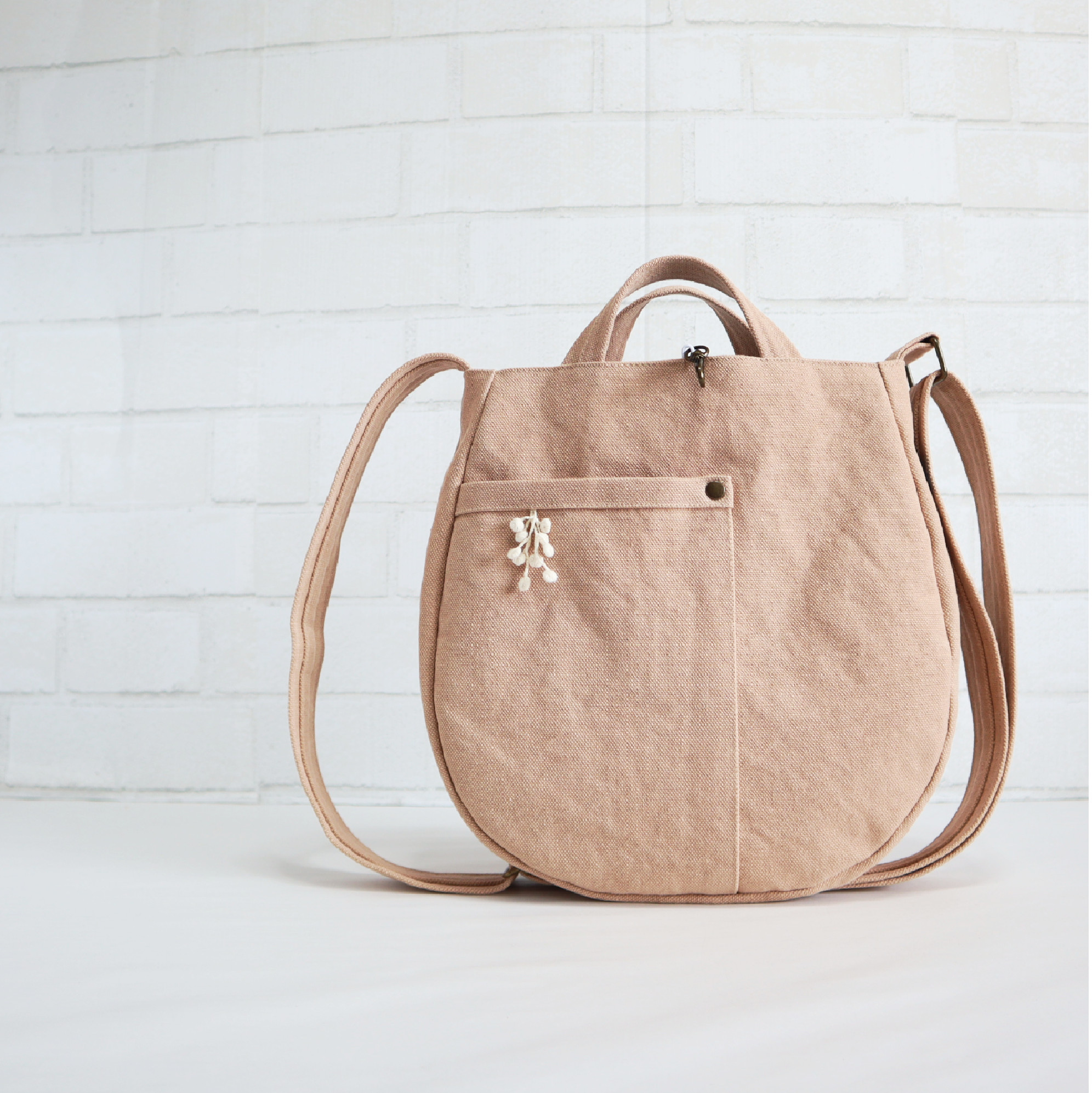 《Ｍサイズ》【選べるポケット飾り♪】まんまるポシェット＊ヴィンテージ8号帆布×ピンクベージュ