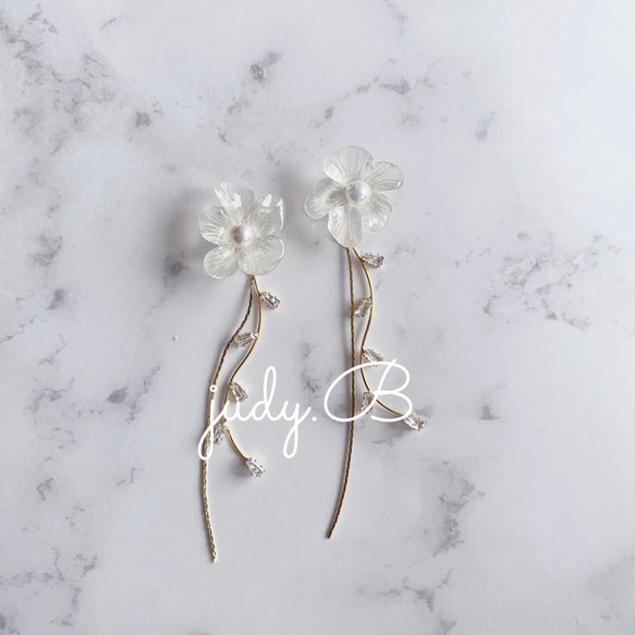 w085 white snow フラワー 花　ビジュー　ストーン　ピアス　/ イヤリング　ウェディング　結婚式　成人式　 2枚目の画像